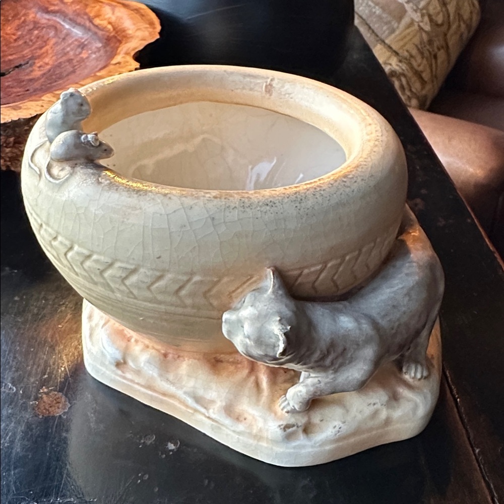 Amphora Vase with Cat  & Mice. Antique pottery home decor. Rare collectible EUC